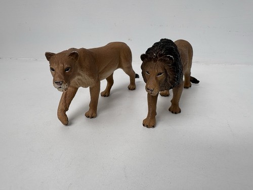 Mojo lion and lioness plastic - and,