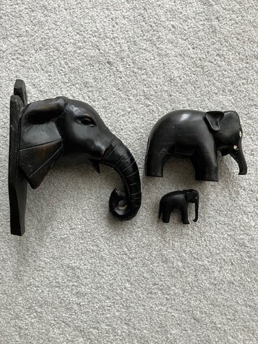 Set hand carved - of, 3